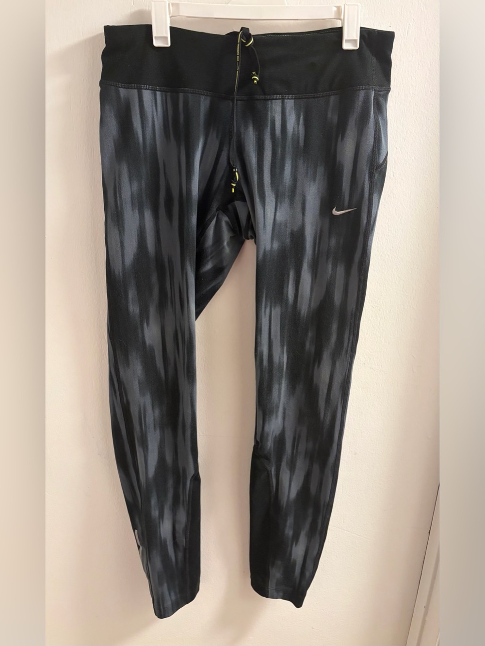 Nike Dri-FIT Black Gray Printed Athletic Leggings Size Medium